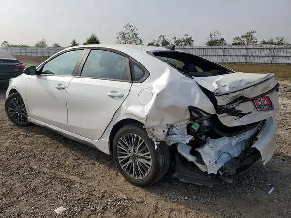 3KPF54AD5RE818221 2024 KIA FORTE - Image 2