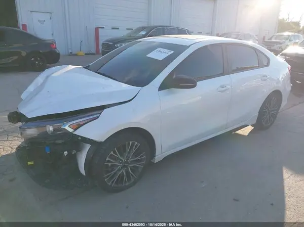 3KPF54AD5RE820082 2024 KIA FORTE - Image 2