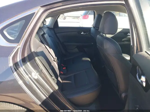 3KPF54AD6KE055762 2019 KIA FORTE - Image 8
