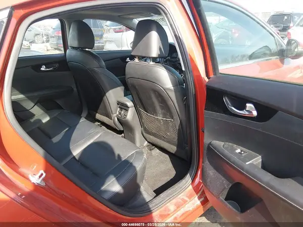 3KPF54AD6KE069631 2019 KIA FORTE - Image 8