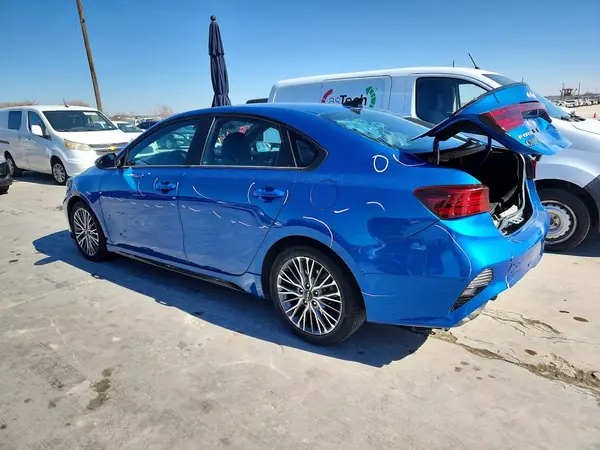 3KPF54AD6NE422695 2022 KIA FORTE - Image 2