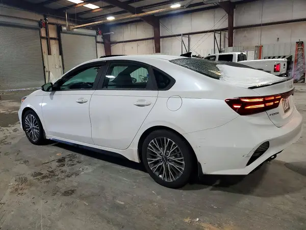 3KPF54AD6NE424429 2022 KIA FORTE - Image 2