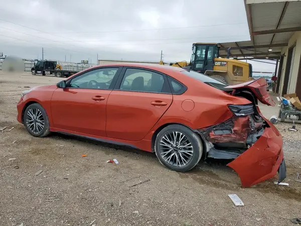 3KPF54AD6NE425306 2022 KIA FORTE - Image 2