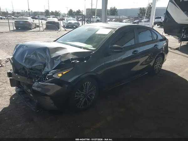 3KPF54AD6NE427296 2022 KIA FORTE - Image 2
