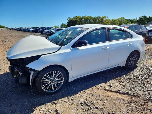 3KPF54AD6NE435138 2022 KIA FORTE - Image 1