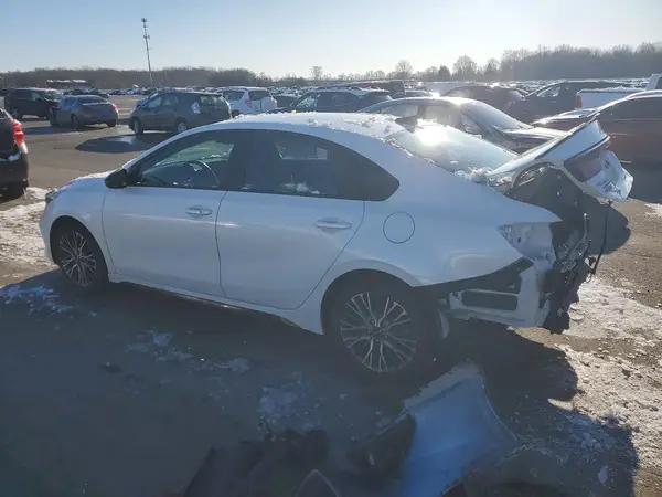 3KPF54AD6NE435141 2022 KIA FORTE - Image 2