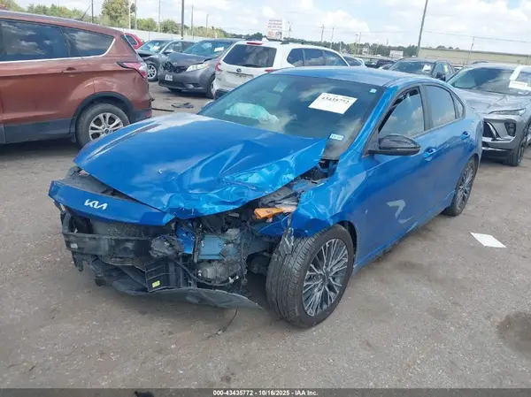 3KPF54AD6NE435303 2022 KIA FORTE - Image 2