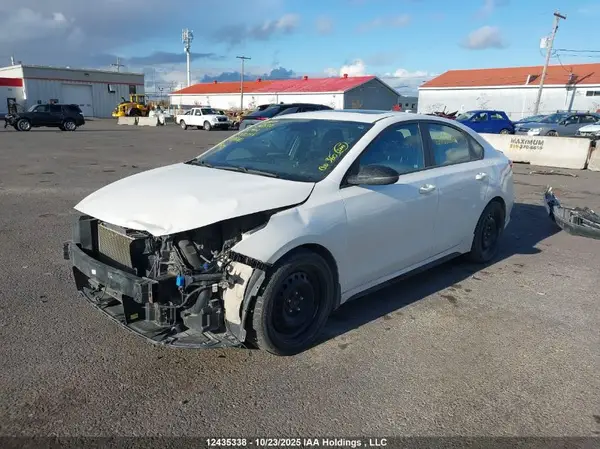 3KPF54AD6NE436399 2022 KIA FORTE - Image 2