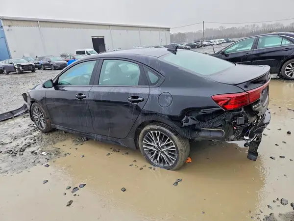 3KPF54AD6NE442915 2022 KIA FORTE - Image 2