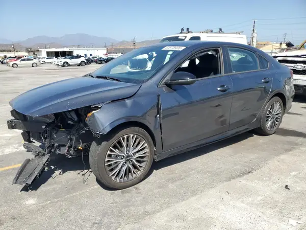 3KPF54AD6NE473582 2022 KIA FORTE - Image 1