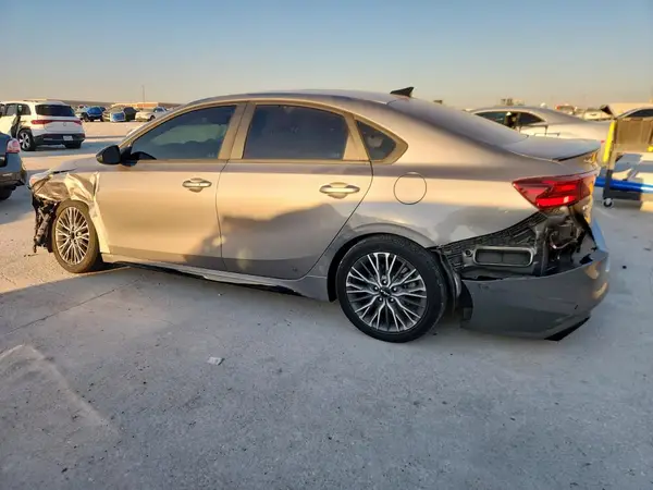 3KPF54AD6NE479852 2022 KIA FORTE - Image 2