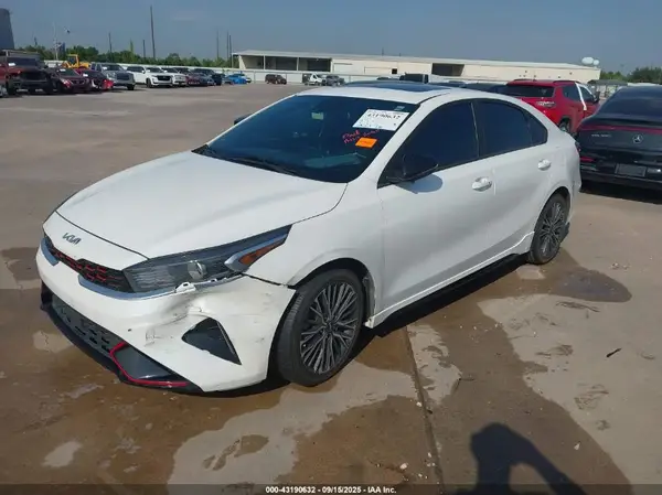 3KPF54AD6NE480953 2022 KIA FORTE - Image 2