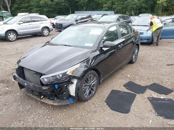 3KPF54AD6NE484615 2022 KIA FORTE - Image 2