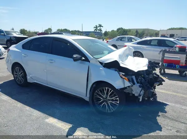 3KPF54AD6NE484646 2022 KIA FORTE - Image 1