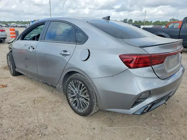 3KPF54AD6NE485909 2022 KIA FORTE - Image 2