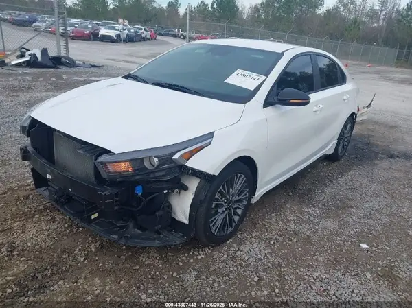 3KPF54AD6NE487126 2022 KIA FORTE - Image 2