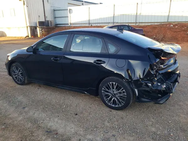 3KPF54AD6NE496392 2022 KIA FORTE - Image 2