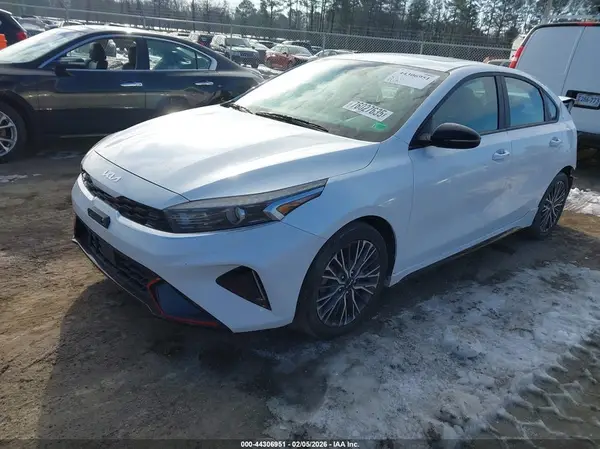 3KPF54AD6NE502465 2022 KIA FORTE - Image 2