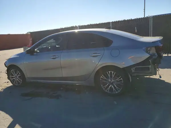3KPF54AD6NE502837 2022 KIA FORTE - Image 2