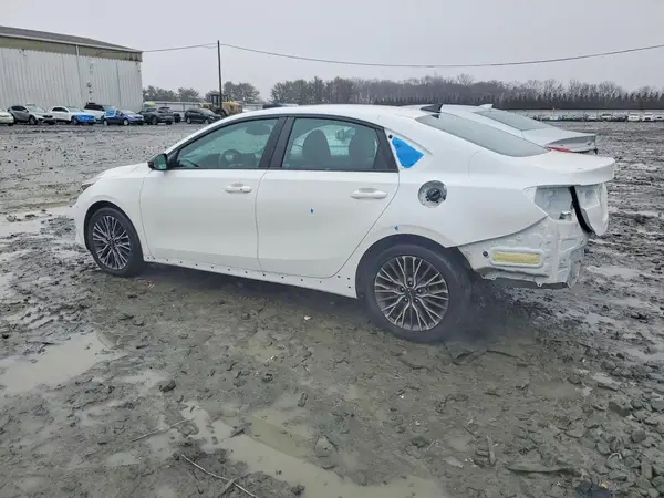 3KPF54AD6NE503681 2022 KIA FORTE - Image 2