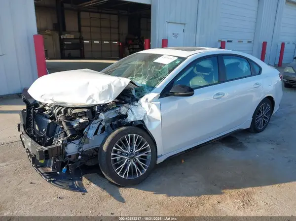 3KPF54AD6PE552334 2023 KIA FORTE - Image 2