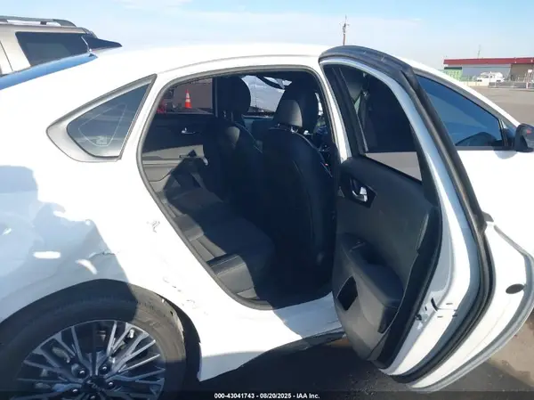 3KPF54AD6PE552947 2023 KIA FORTE - Image 8