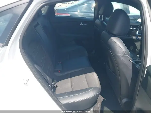 3KPF54AD6PE562975 2023 KIA FORTE - Image 8