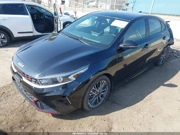 3KPF54AD6PE585446 2023 KIA FORTE - Image 2