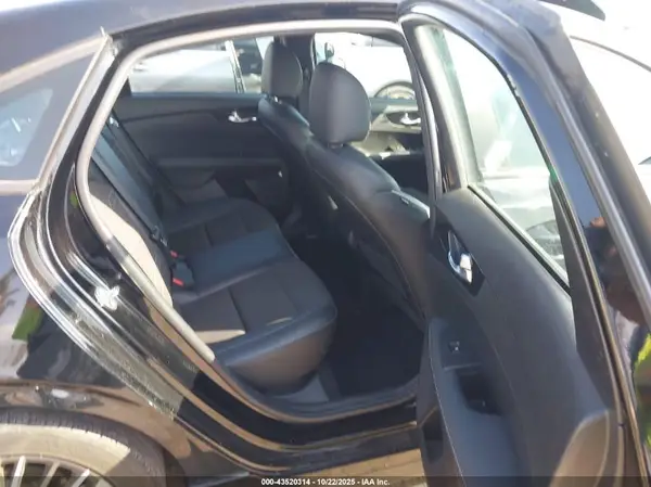 3KPF54AD6PE585446 2023 KIA FORTE - Image 8
