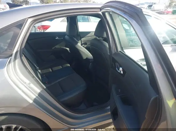 3KPF54AD6PE587892 2023 KIA FORTE - Image 8