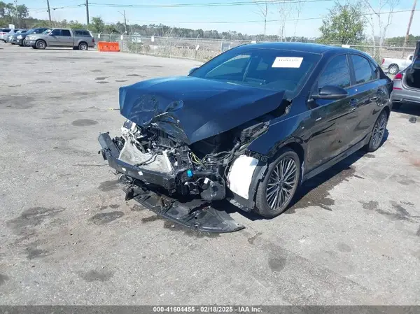 3KPF54AD6PE589500 2023 KIA FORTE - Image 2