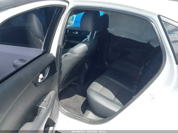 3KPF54AD6PE615402 2023 KIA FORTE - Image 8