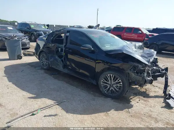 3KPF54AD6PE670383 2023 KIA FORTE - Image 1