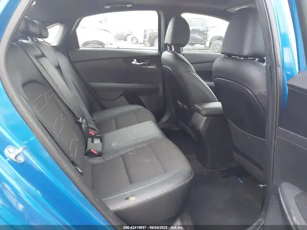 3KPF54AD6PE689211 2023 KIA FORTE - Image 8