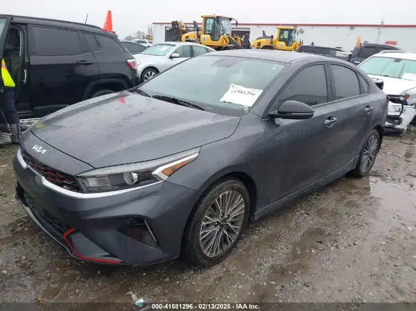 3KPF54AD6RE704812 2024 KIA FORTE - Image 2