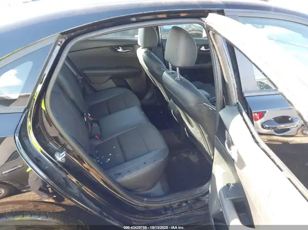 3KPF54AD6RE715549 2024 KIA FORTE - Image 8