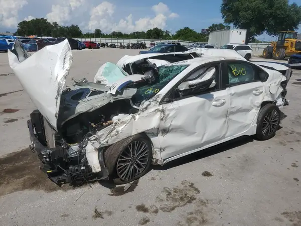 3KPF54AD6RE723098 2024 KIA FORTE - Image 1
