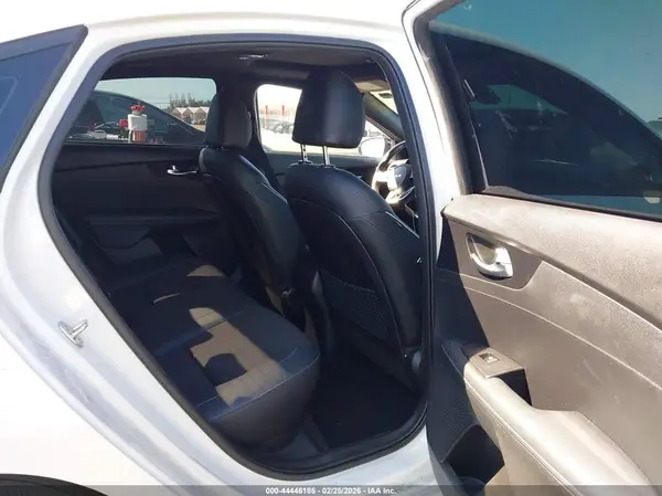 3KPF54AD6RE723408 2024 KIA FORTE - Image 8