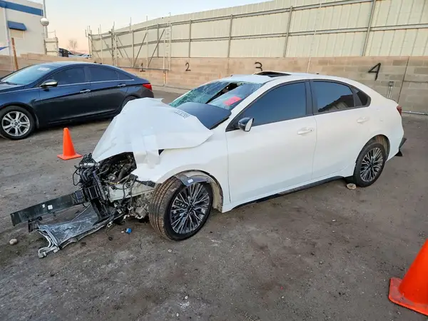3KPF54AD6RE747594 2024 KIA FORTE - Image 1