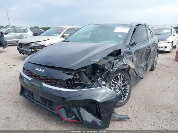 3KPF54AD6RE753699 2024 KIA FORTE - Image 2