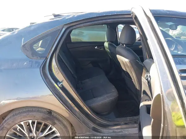 3KPF54AD6RE764864 2024 KIA FORTE - Image 8