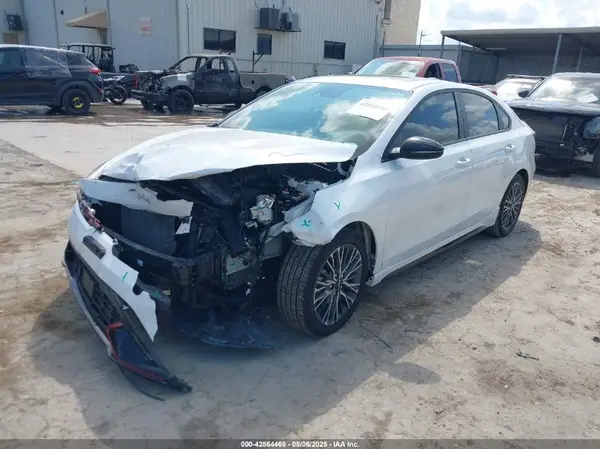 3KPF54AD6RE804182 2024 KIA FORTE - Image 2