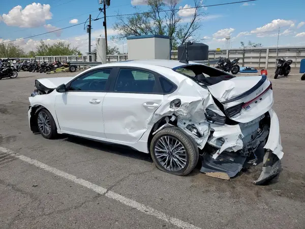 3KPF54AD6RE822875 2024 KIA FORTE - Image 2