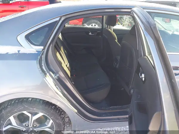 3KPF54AD7KE026092 2019 KIA FORTE - Image 8
