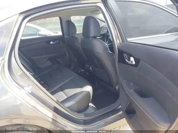 3KPF54AD7KE056273 2019 KIA FORTE - Image 8