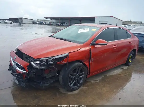 3KPF54AD7KE070268 2019 KIA FORTE - Image 2