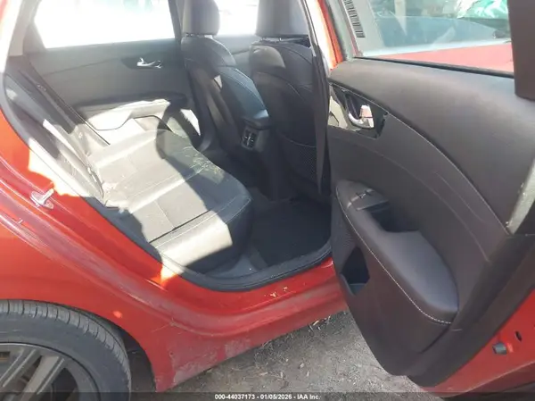 3KPF54AD7KE086115 2019 KIA FORTE - Image 8