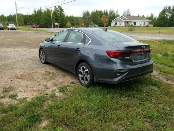 3KPF54AD7KE121848 2019 KIA FORTE - Image 2