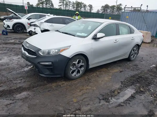 3KPF54AD7LE172137 2020 KIA FORTE - Image 2