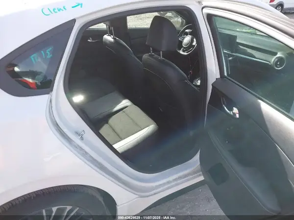 3KPF54AD7NE420986 2022 KIA FORTE - Image 8
